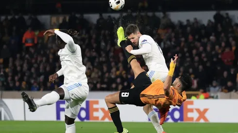 Duele con solo verla: la impresionante patada en la cabeza que le propinó Jiménez a un rival