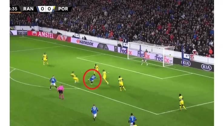 Volea furiosa y adentro: golazo de Alfredo Morelos en la Europa League