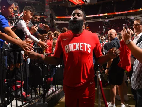Qué crueles: fanáticos de los Rockets se burlaron de los Warriors con un cartel diabólico