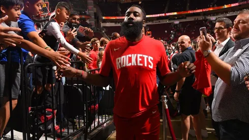 Qué crueles: fanáticos de los Rockets se burlaron de los Warriors con un cartel diabólico