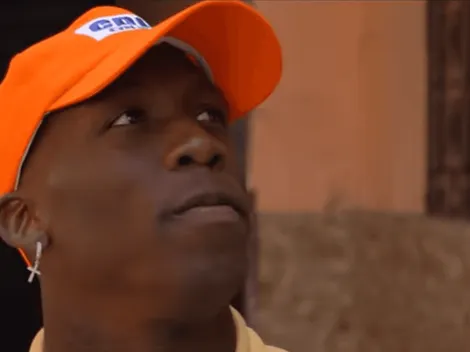 Se recursea: Luis Advíncula apareció de repartidor en videoclip de reconocido grupo de salsa