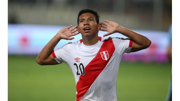 Flores tiene 13 goles con la Selección Peruana.