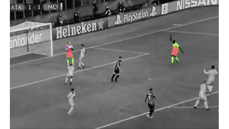 Video: Mendy le pidió que se tire para hacer tiempo y a Walker no le importó nada