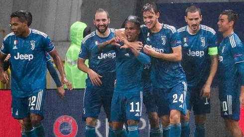 Todo Juventus festeja el gol de Costa.