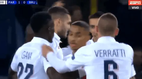 Di María le erró al balón, el defensor también y a Icardi le quedó el gol más fácil de su vida