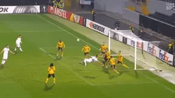 Bad evening: al Arsenal le empataron de chilena en la última jugada