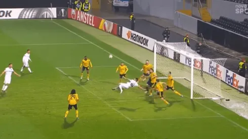 Bad evening: al Arsenal le empataron de chilena en la última jugada