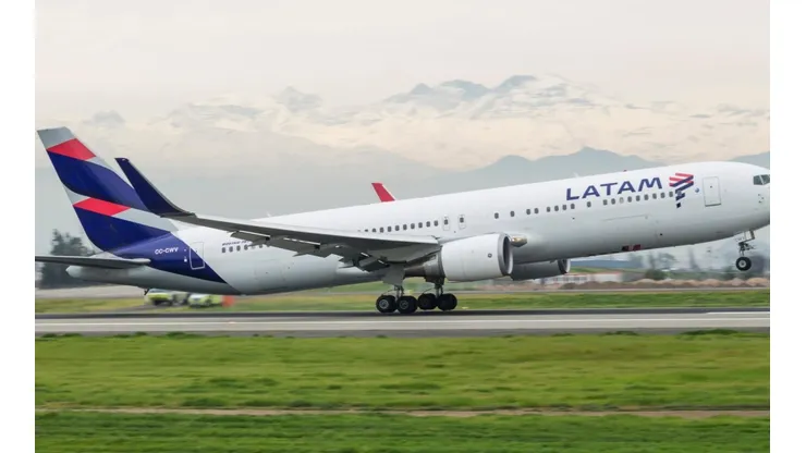 LATAM devuelve la plata o cambia sin costo los pasajes a los hinchas que tiene entrada para la final