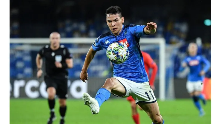 Hirving Lozano en acción durante el partido.