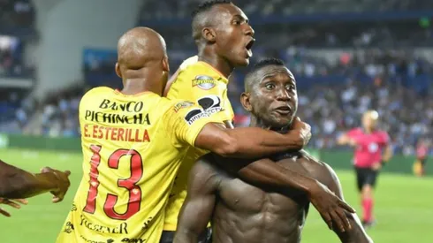 Erick Castillo festejando un gol en Barcelona SC.