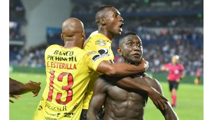 Erick Castillo festejando un gol en Barcelona SC.