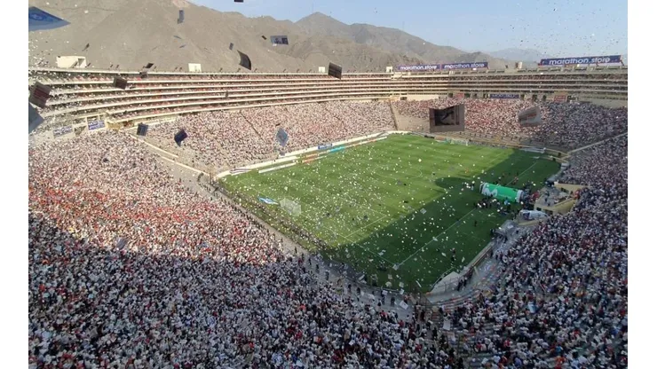 Universitario de Deportes hace de local en el Estadio Munumental.