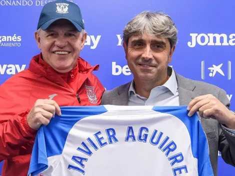 Javier Aguirre posa con la camiseta del Leganés