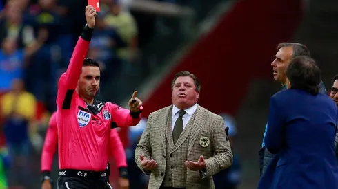 Archundia justificó la tarjeta roja del Piojo Herrera