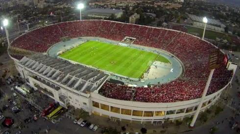 El estadio Nacional de Santiago, colmado de fanáticos.