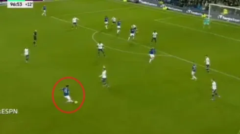 Yerry Mina arma la jugada del 1-1 entre Everton y Tottenham