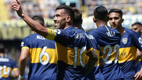 Todo Boca festeja el golazo de Tevez.