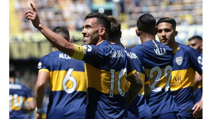 Todo Boca festeja el golazo de Tevez.