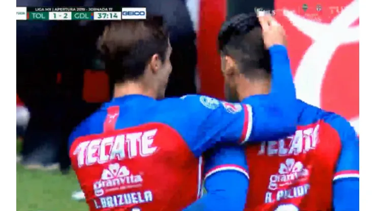 Dos goles en cinco minutos: Chivas lo dio vuelta gracias a Chofis y Pulido