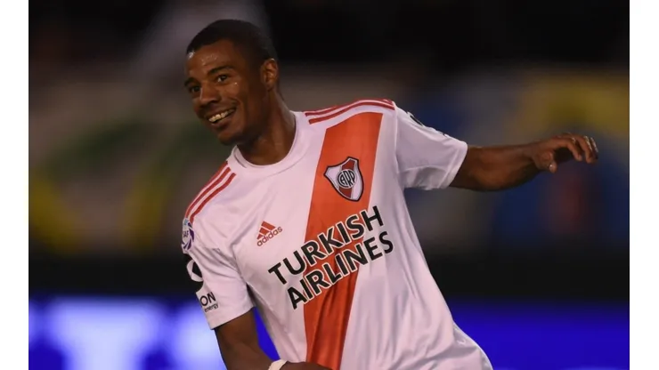 River no fue el de siempre pero le alcanzó para volver a la punta de la Superliga