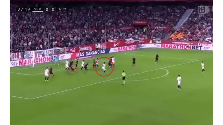 Dejó mudo a todos: Vázquez de cabeza pone en ventaja al Sevilla contra el Atlético Madrid