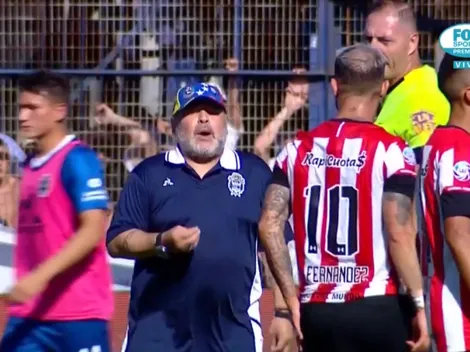 Maradona fue a buscar a Gastón Fernández a la mitad de la cancha: "¿Qué te hacés el guapo?"