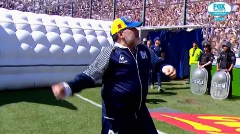 Video: Diego entró re manija a la cancha de Gimnasia y nos cebó a todos
