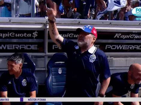 Empezaron a cantar "el que no salta es un inglés" ¡y Maradona empezó a saltar!