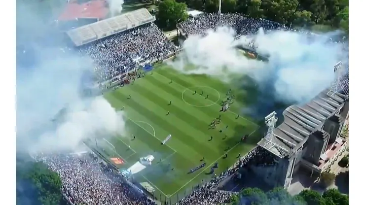 El Bosque de azul y blanco: el increíble recibimiento de Gimnasia en el clásico