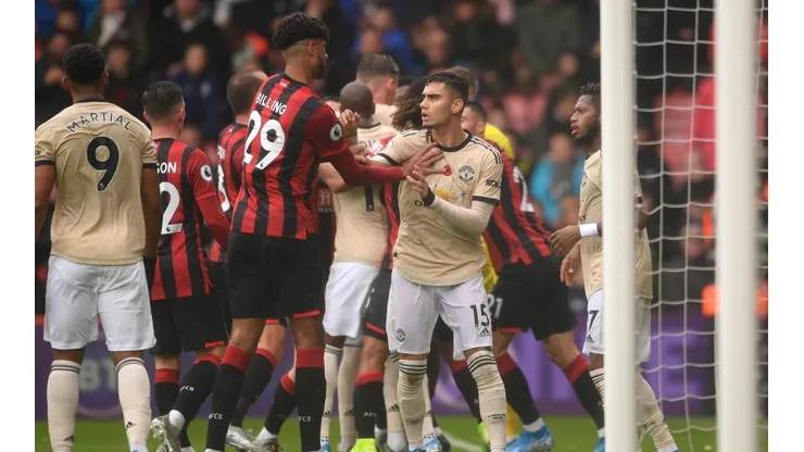 Foto de los jugadores de Manchester United y sus rivales.
