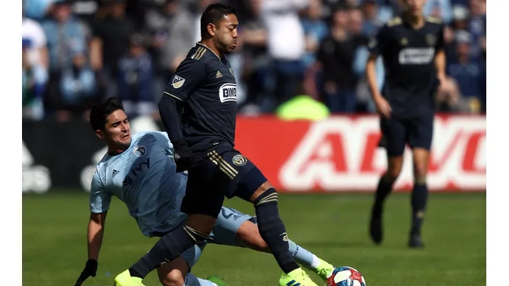 Marco Fabián lleva el balón en Philadelphia Union vs. Sporting Kansas City