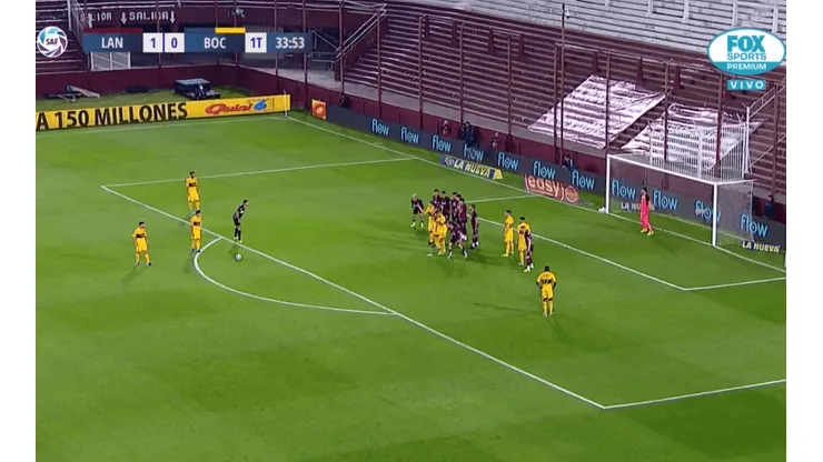 Zárate se paró a un paso de la pelota, clavó un golazo de tiro libre y se lo gritó a un hincha