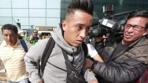 Cueva arribó al Jorge Chávez este jueves.