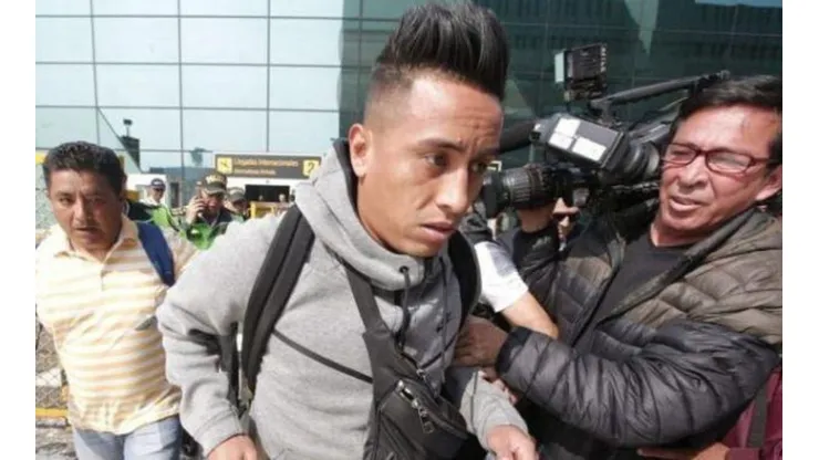 Cueva arribó al Jorge Chávez este jueves.