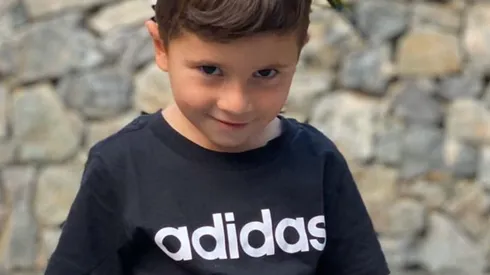 Es un loquito: la foto de Mateo Messi, con sorpresa en la cabeza