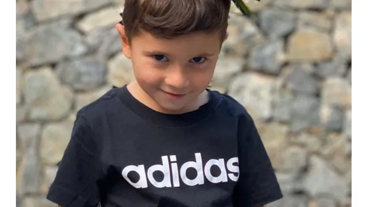 Es un loquito: la foto de Mateo Messi, con sorpresa en la cabeza