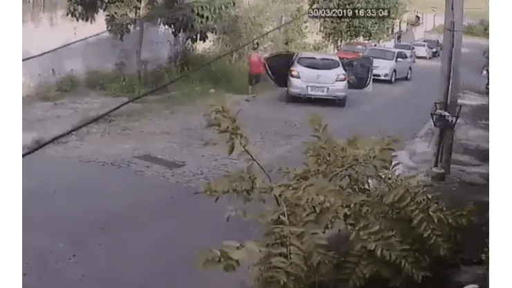 Video viral: quisieron robarle, pero no sabían que tenía una bocina diabólica