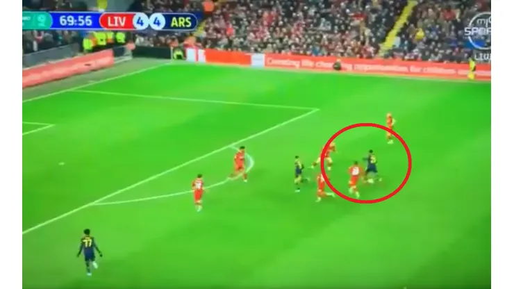 ¡Una locura! ¡Espectacular golazo para el 5-4 del Arsenal al Liverpool!