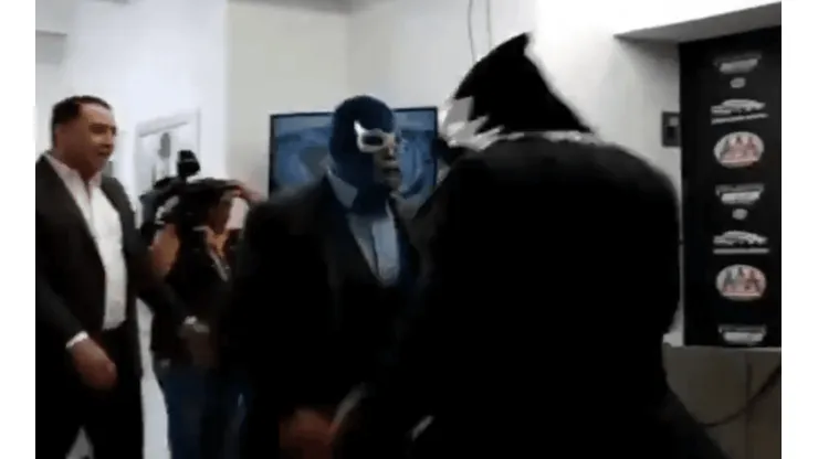 El tenso cruce entre La Parka y Blue Demon