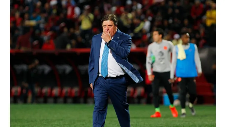 Video: Herrera encontró la manera para dar indicaciones