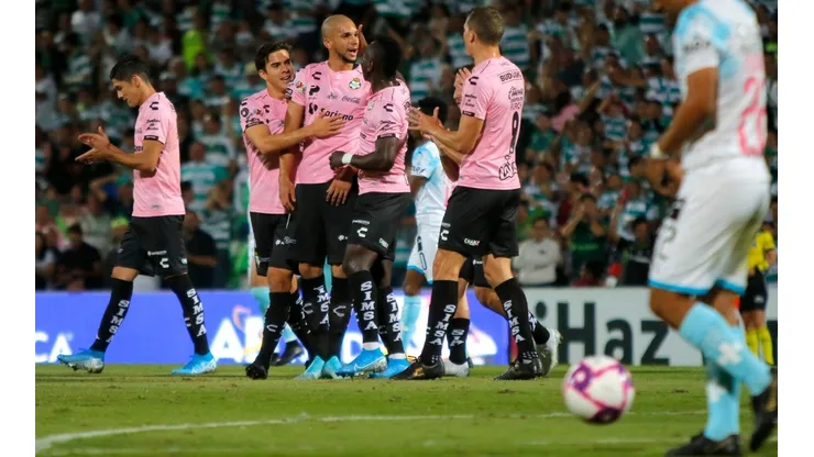 Santos se sacó de encima a Querétaro y volvió al liderazgo