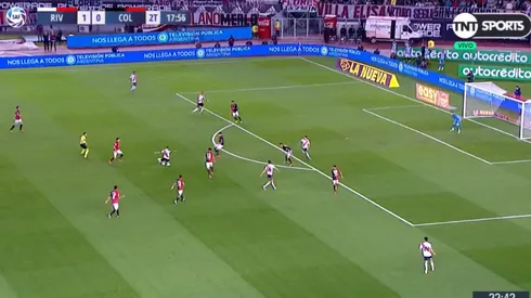 Quintero metió un zurdazo al arco en la primera que tocó y Borré embocó el rebote