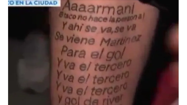 Todavía no podemos creer el tatuaje que se hizo este hincha de River