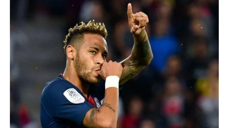 Neymar festejando un gol en Paris Saint-Germain.