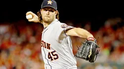 ¡Qué locura! dos fanáticas le mostraron los senos a Gerrit Cole para evitar que lanzara un strike