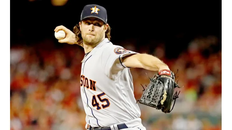 ¡Qué locura! dos fanáticas le mostraron los senos a Gerrit Cole para evitar que lanzara un strike