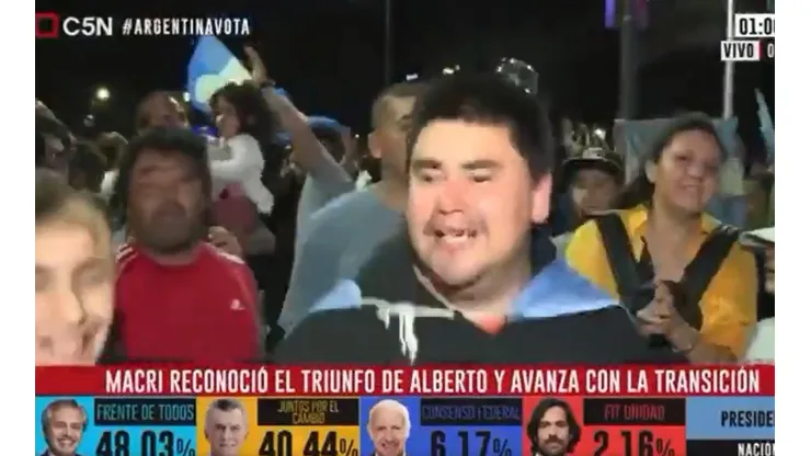 Estaba festejando el triunfo de Fernández y tiró en vivo: "Dejame mandarle un saludo a Riquelme"