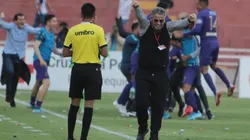 Bengoechea celebró saltando y gritando los goles de Alianza Lima.