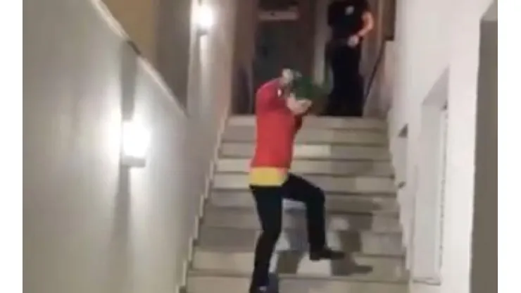 Video viral: recreaba la mejor escena de Joker, pero no sabía que la escalera era diabólica