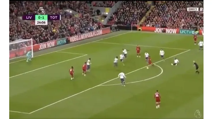 Lo sufre Liverpool: no tiene sentido la doble atajada que acaba de meter Gazzaniga